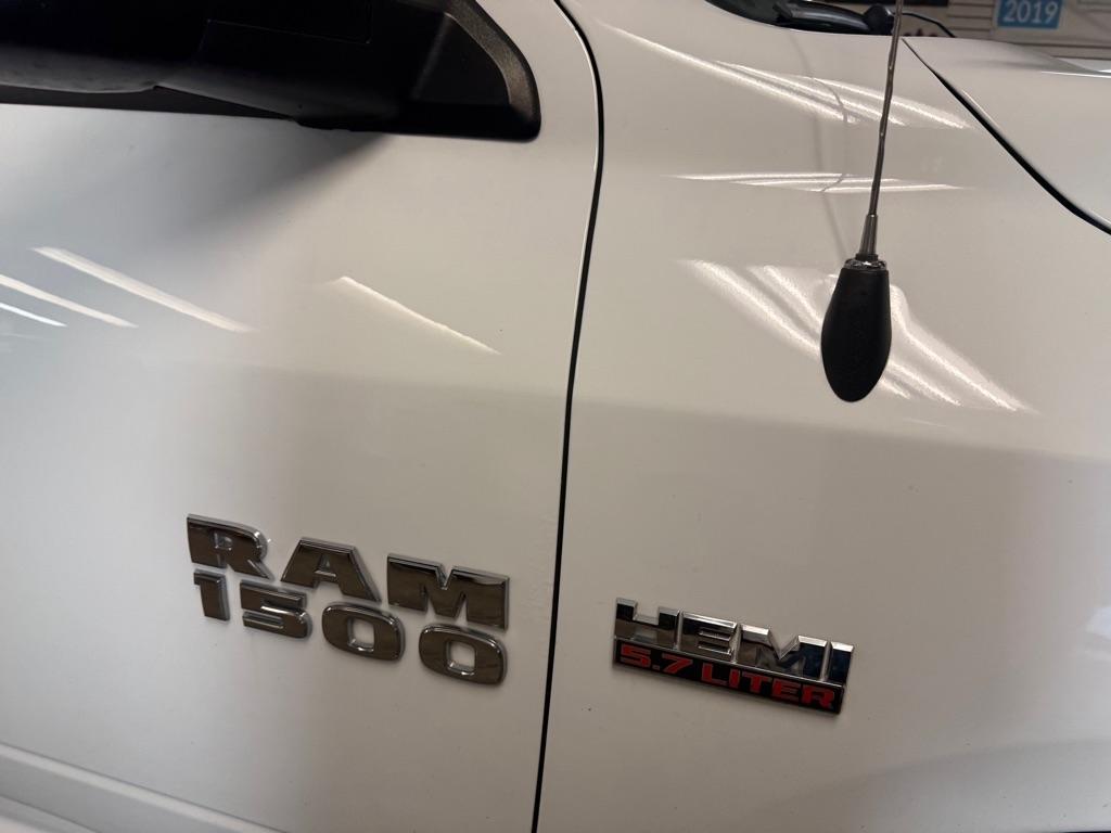 RAM 1500 Tradesman Crew Cab SWB 4WD 2015