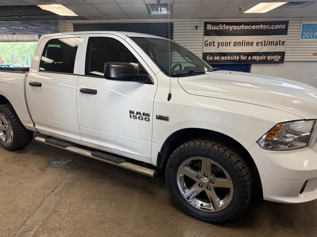 RAM 1500 Tradesman Crew Cab SWB 4WD 2015