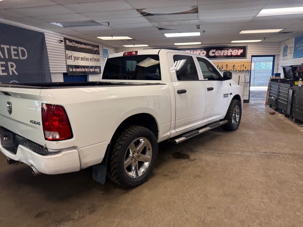 RAM 1500 Tradesman Crew Cab SWB 4WD 2015