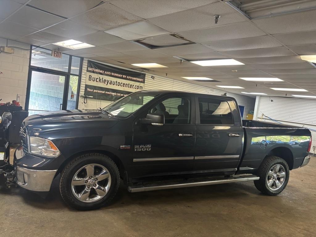 RAM 1500 SLT Crew Cab LWB 4WD 2016