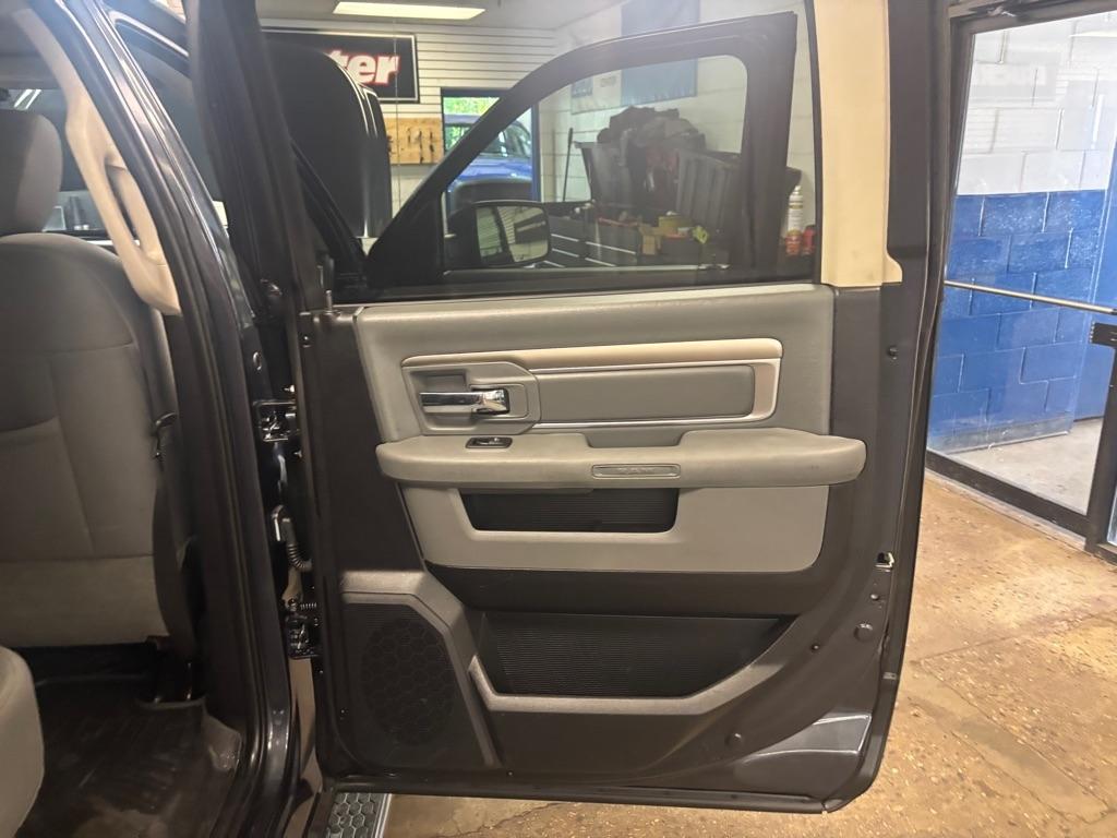 RAM 1500 SLT Crew Cab LWB 4WD 2016