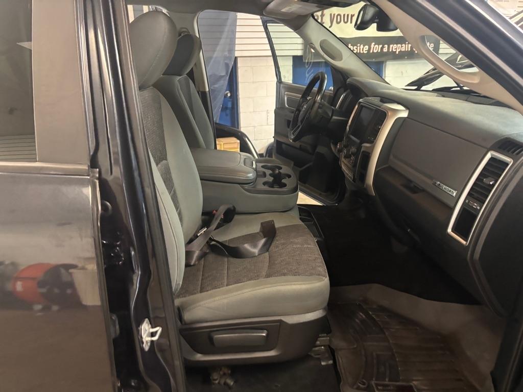 RAM 1500 SLT Crew Cab LWB 4WD 2016