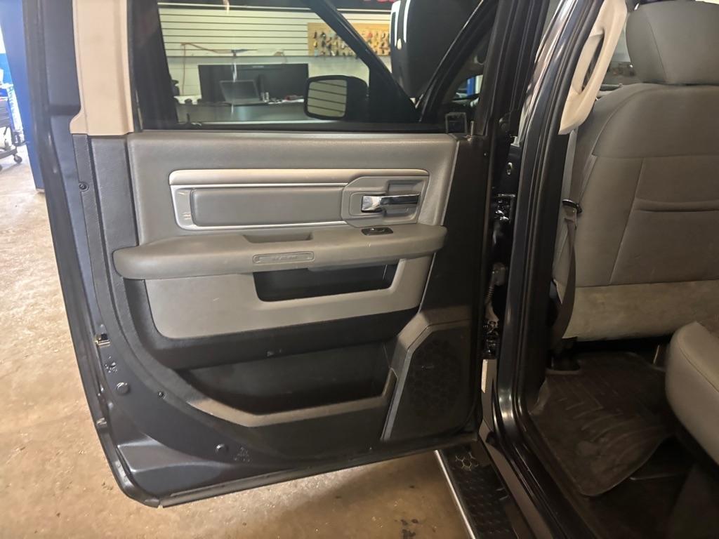RAM 1500 SLT Crew Cab LWB 4WD 2016