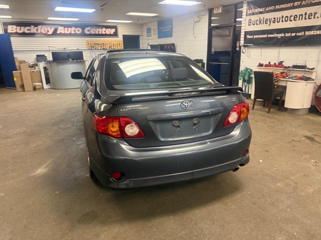 Toyota Corolla S 5-Speed MT 2010