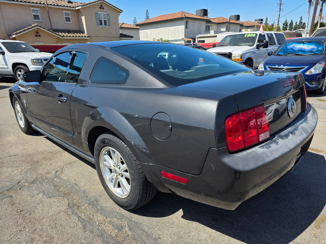 2009 Ford Mustang V6 photo 2