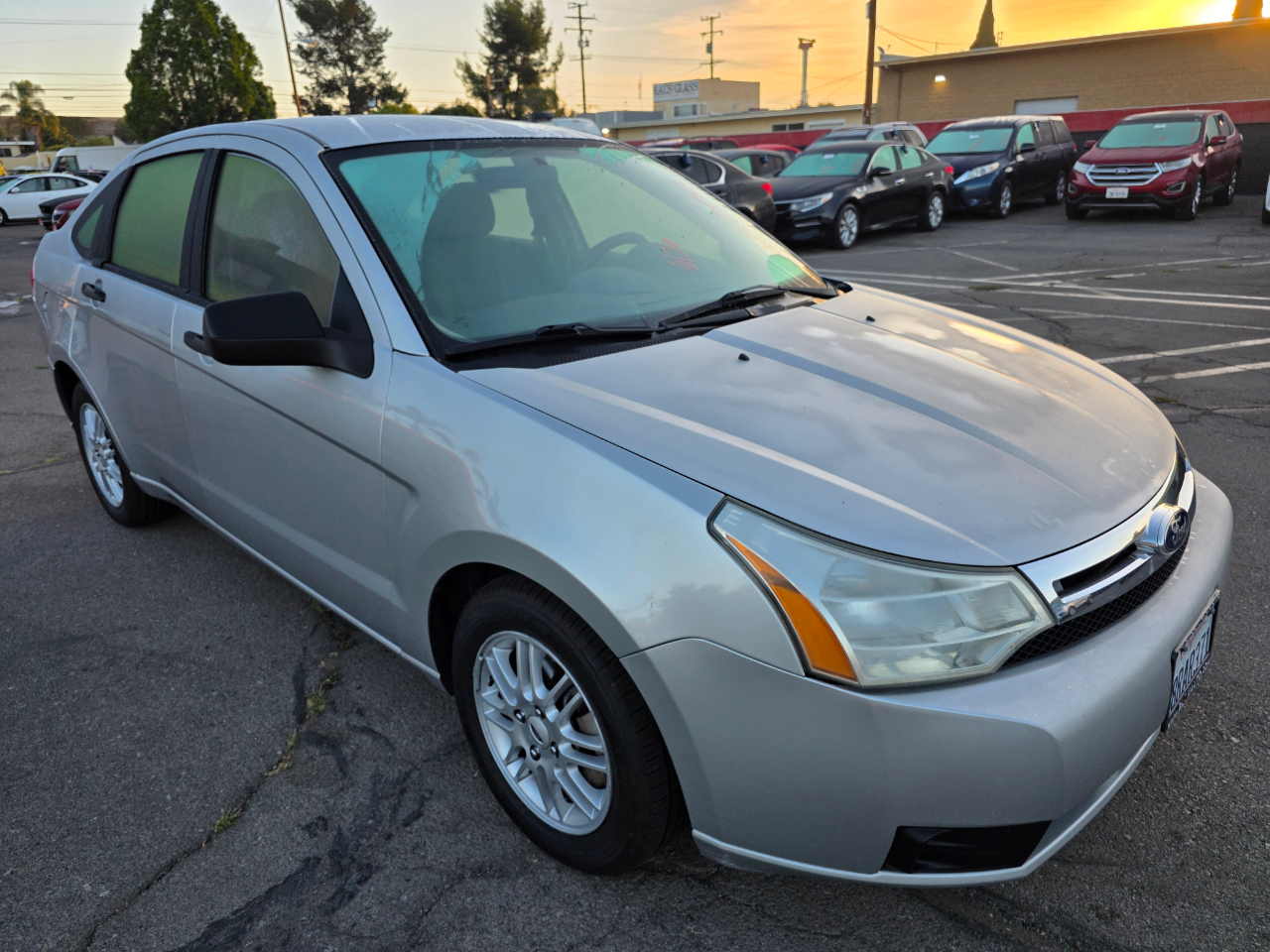 2009 Ford Focus Sedan photo 4