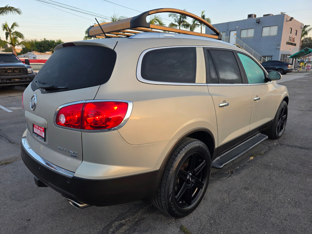 2010 Buick Enclave CXL photo 2