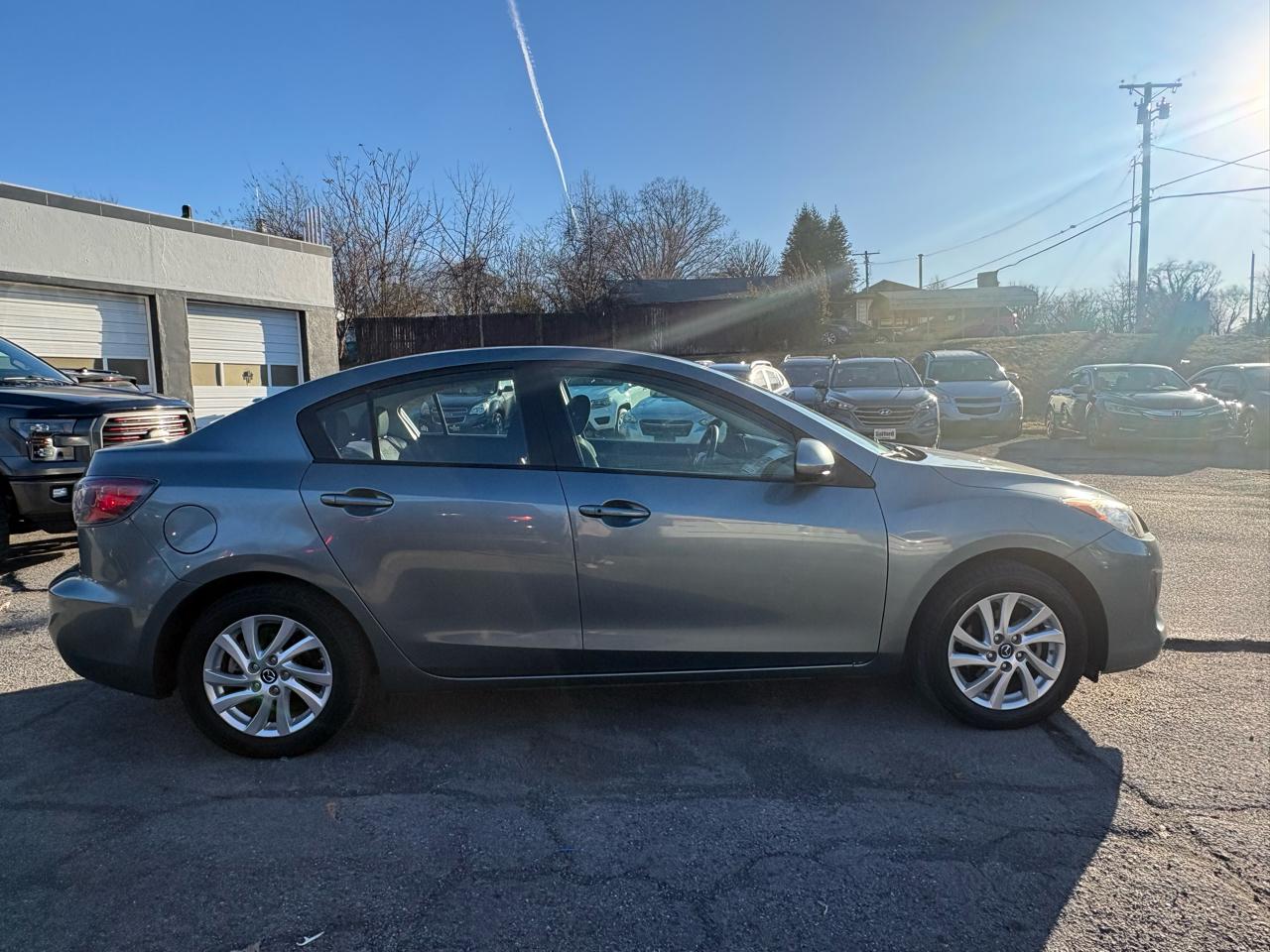 Mazda MAZDA3 i Touring AT 4-Door 2013