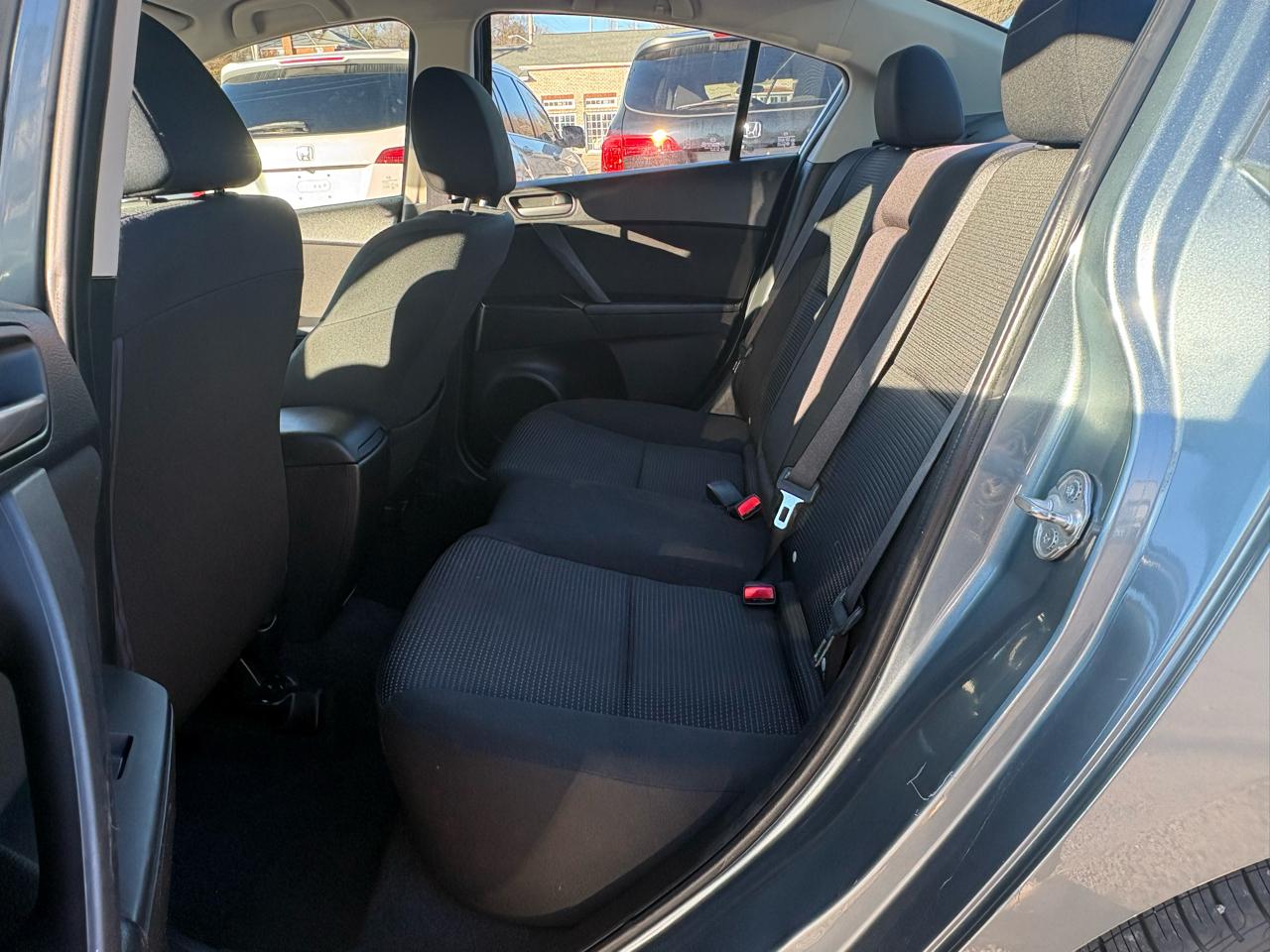 Mazda MAZDA3 i Touring AT 4-Door 2013