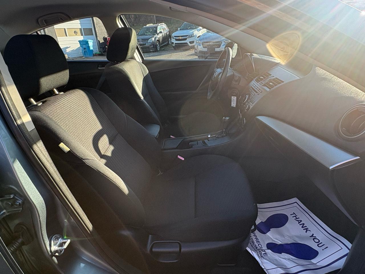 Mazda MAZDA3 i Touring AT 4-Door 2013