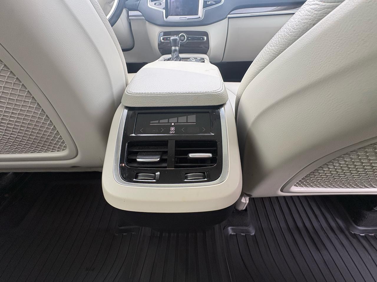 Volvo XC90 T6 Momentum AWD 2017