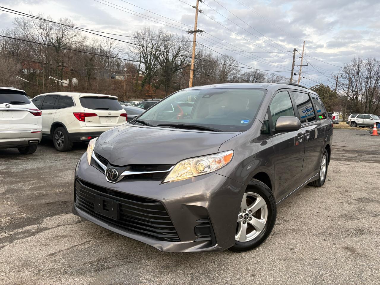Toyota Sienna LE 8-Passenger 2018
