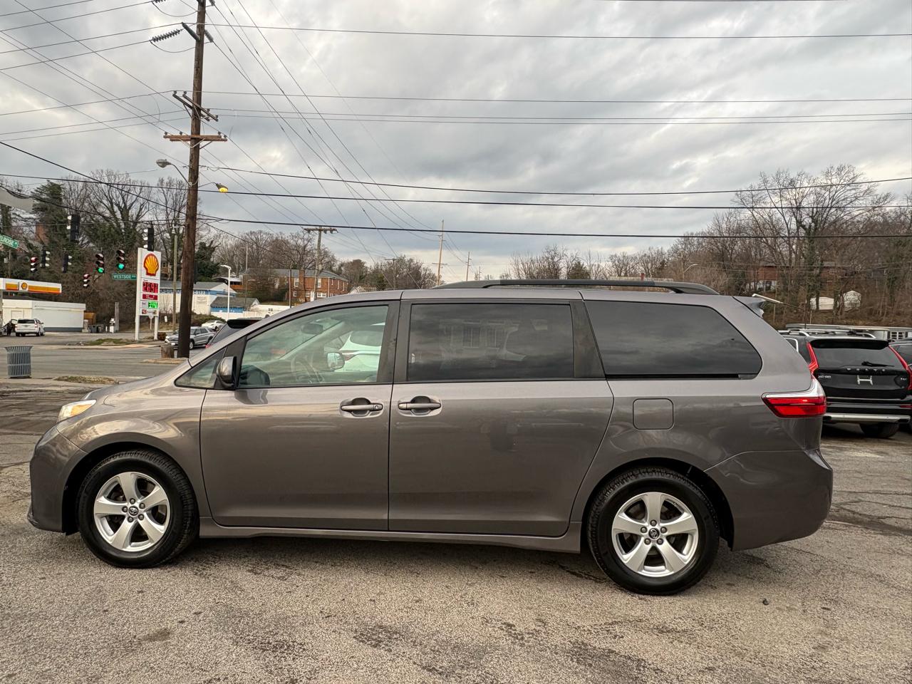 Toyota Sienna LE 8-Passenger 2018