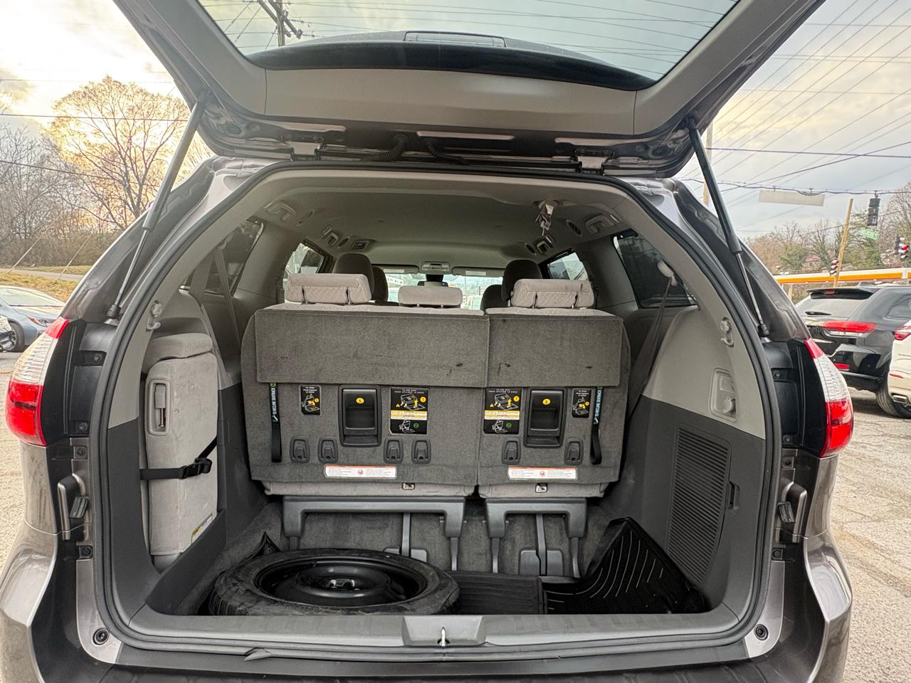 Toyota Sienna LE 8-Passenger 2018