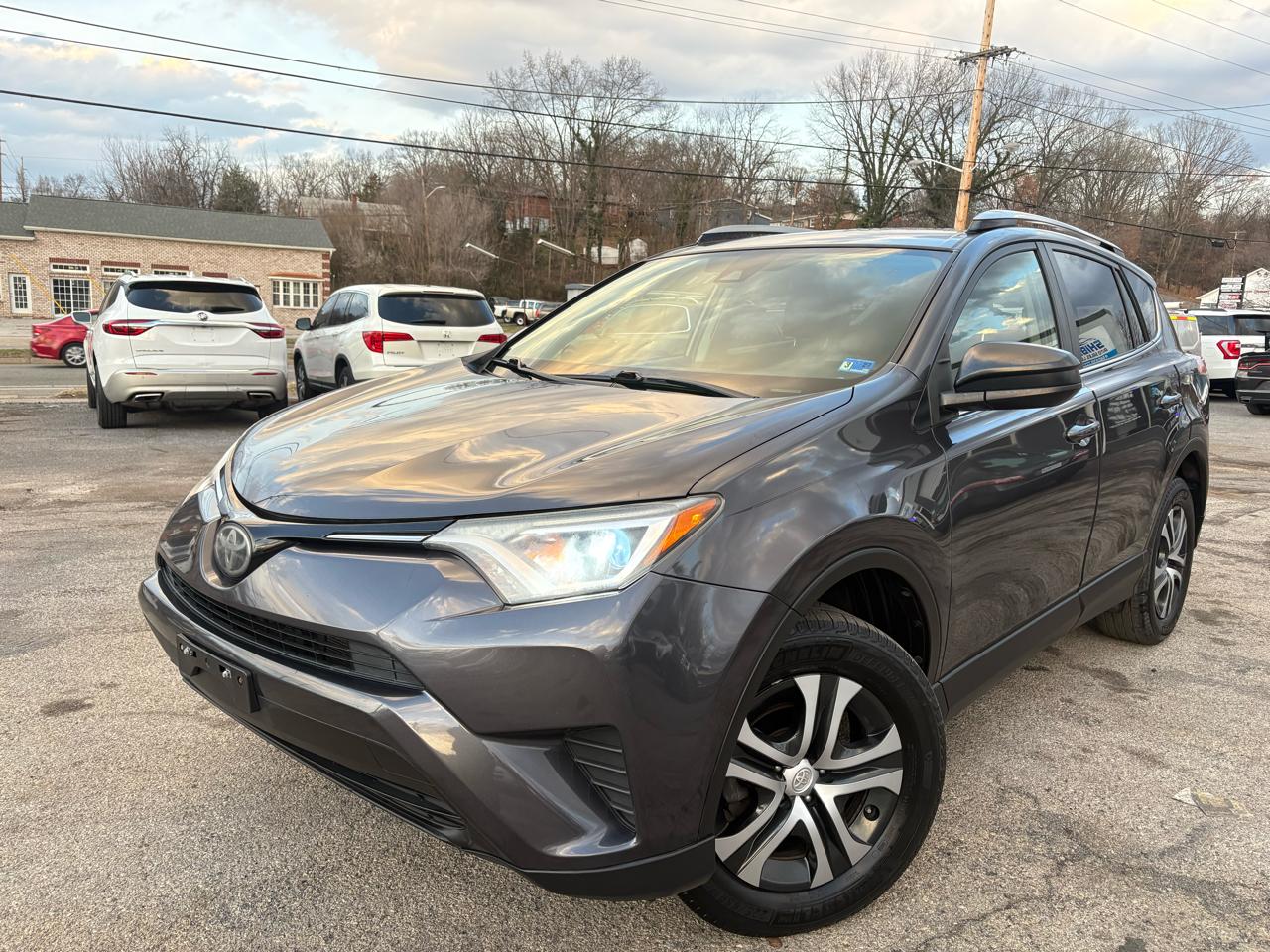 Toyota RAV4 LE AWD 2017