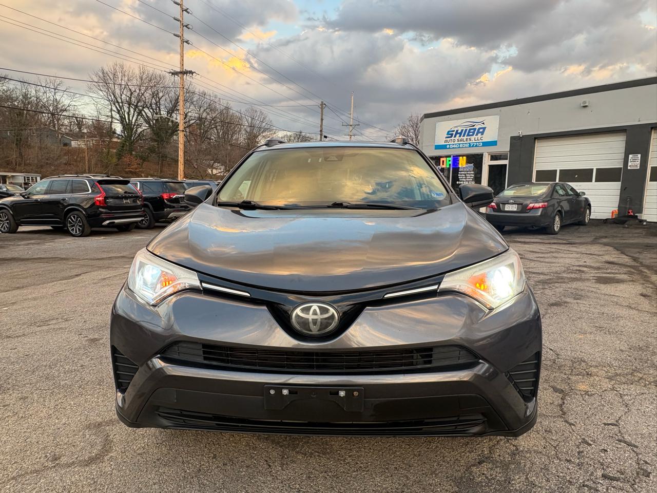 Toyota RAV4 LE AWD 2017