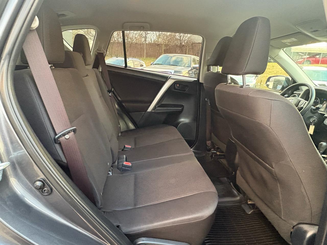 Toyota RAV4 LE AWD 2017