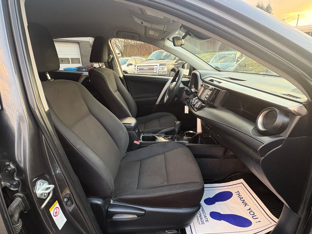 Toyota RAV4 LE AWD 2017