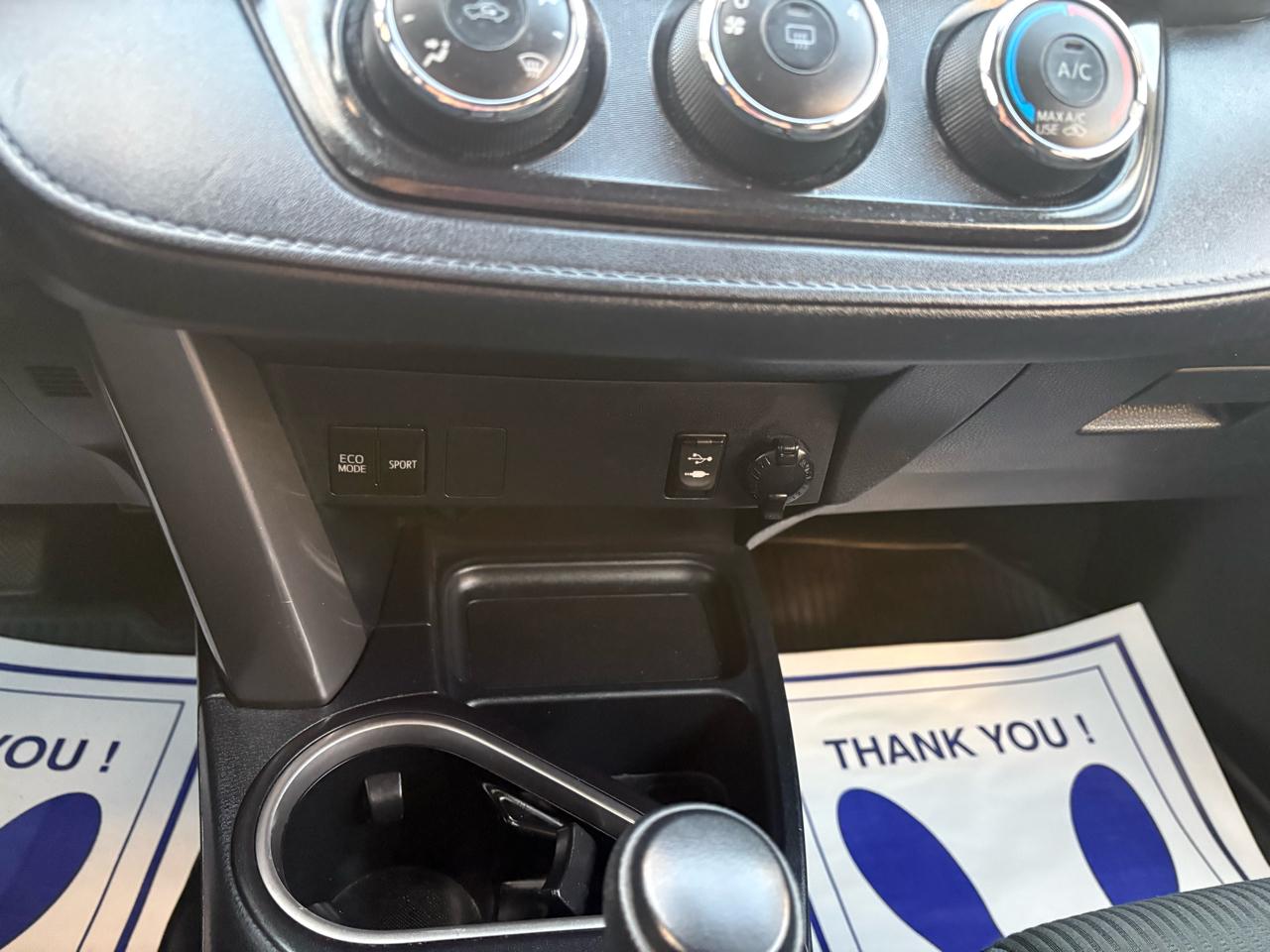 Toyota RAV4 LE AWD 2017