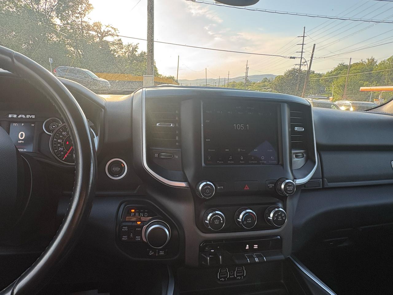 RAM 1500 Big Horn Quad Cab 4WD 2020