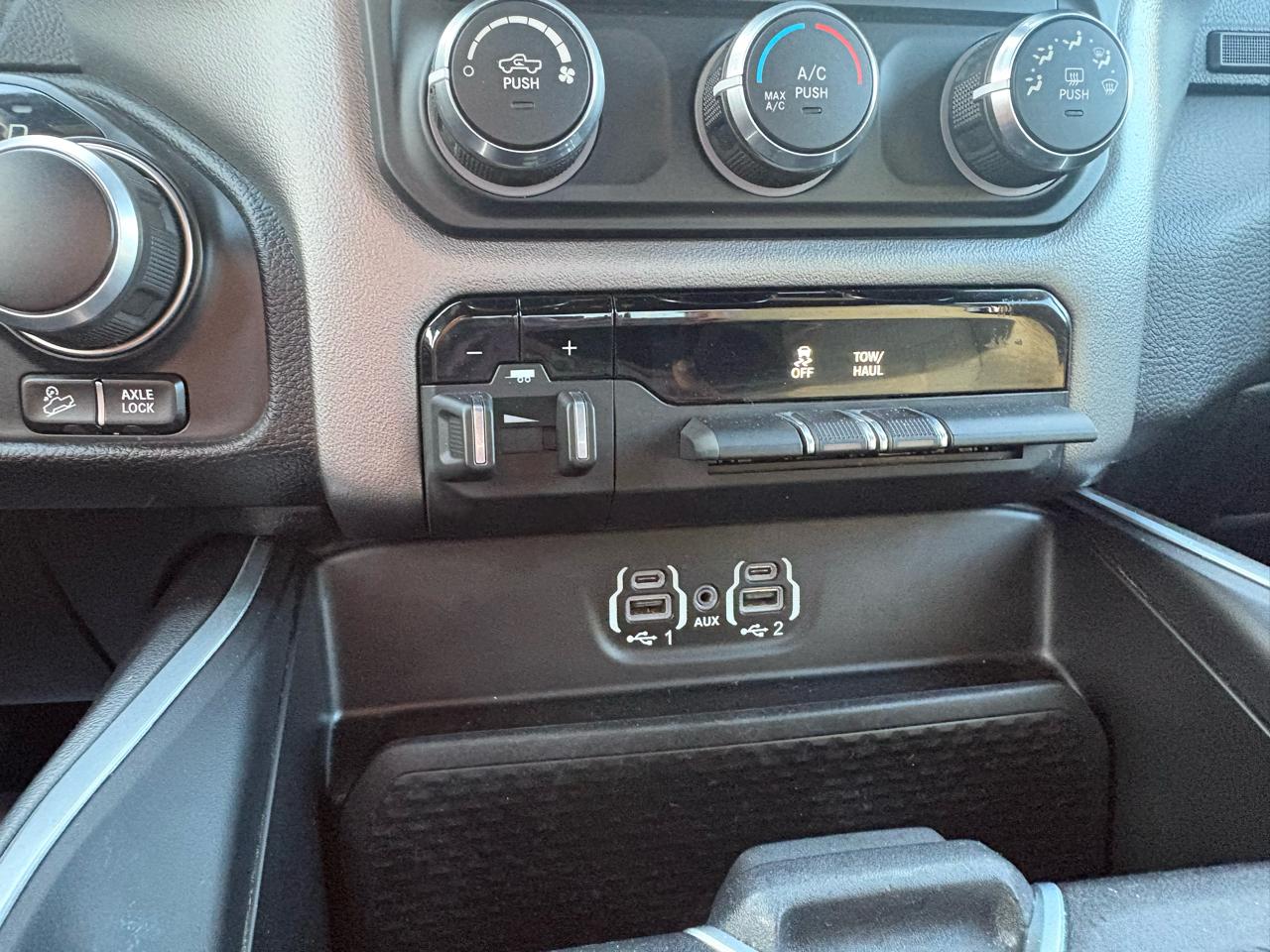 RAM 1500 Big Horn Quad Cab 4WD 2020