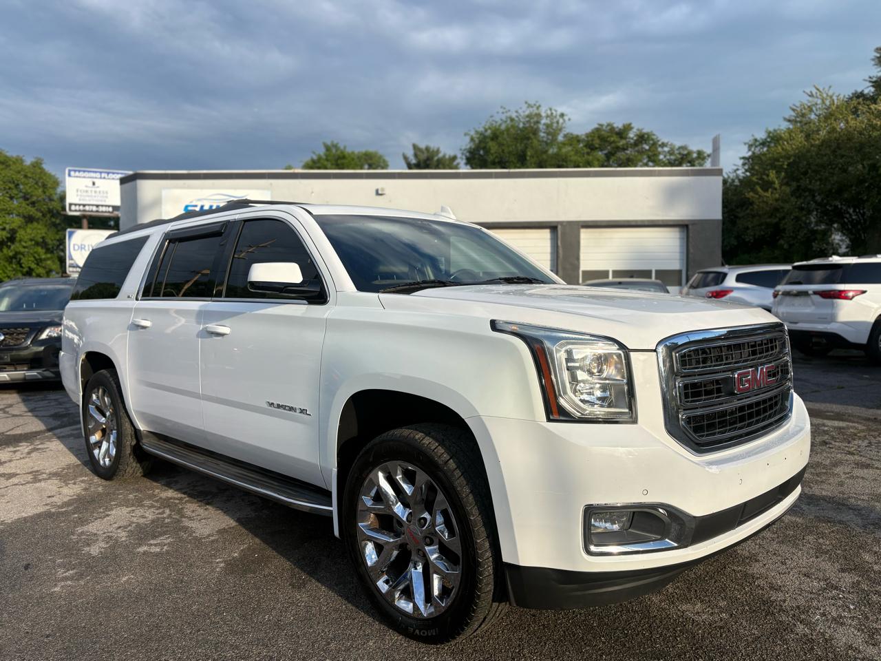 GMC Yukon XL SLT 1/2 Ton 4WD 2015