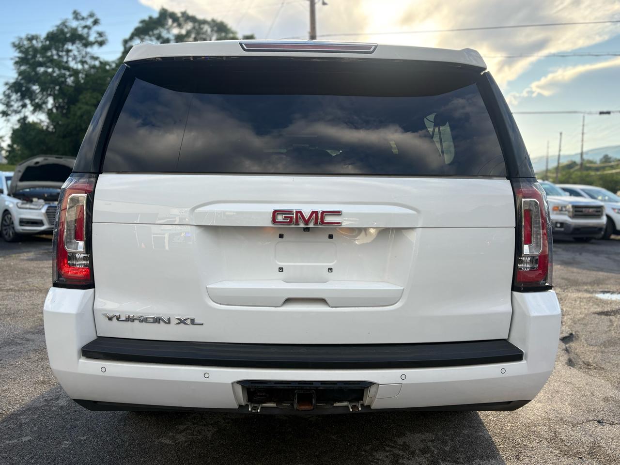 GMC Yukon XL SLT 1/2 Ton 4WD 2015