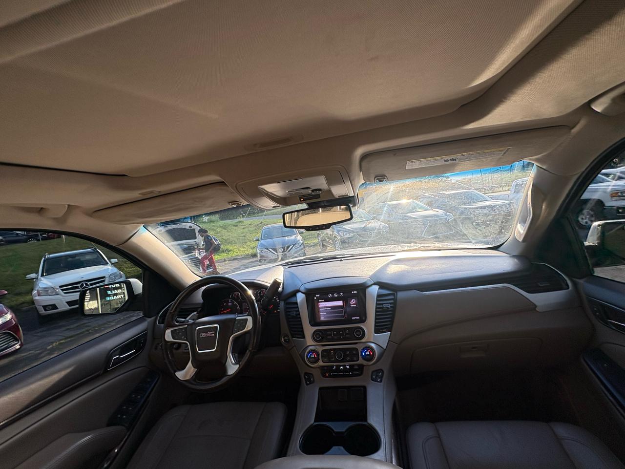 GMC Yukon XL SLT 1/2 Ton 4WD 2015