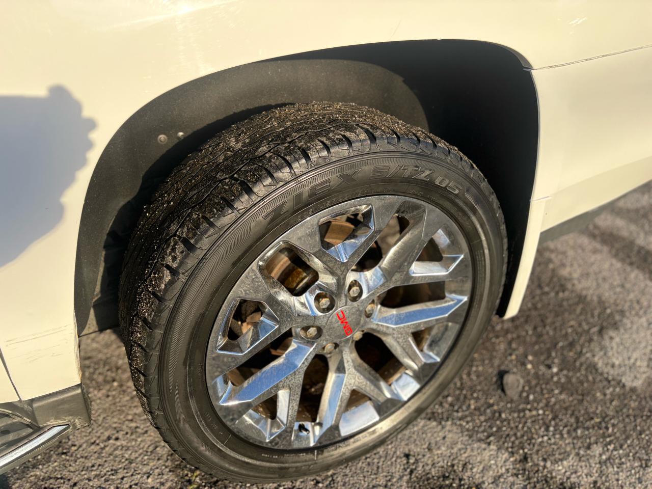 GMC Yukon XL SLT 1/2 Ton 4WD 2015