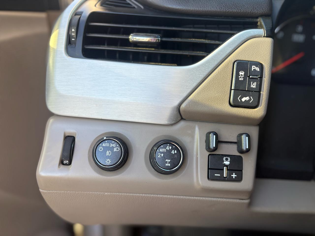 GMC Yukon XL SLT 1/2 Ton 4WD 2015