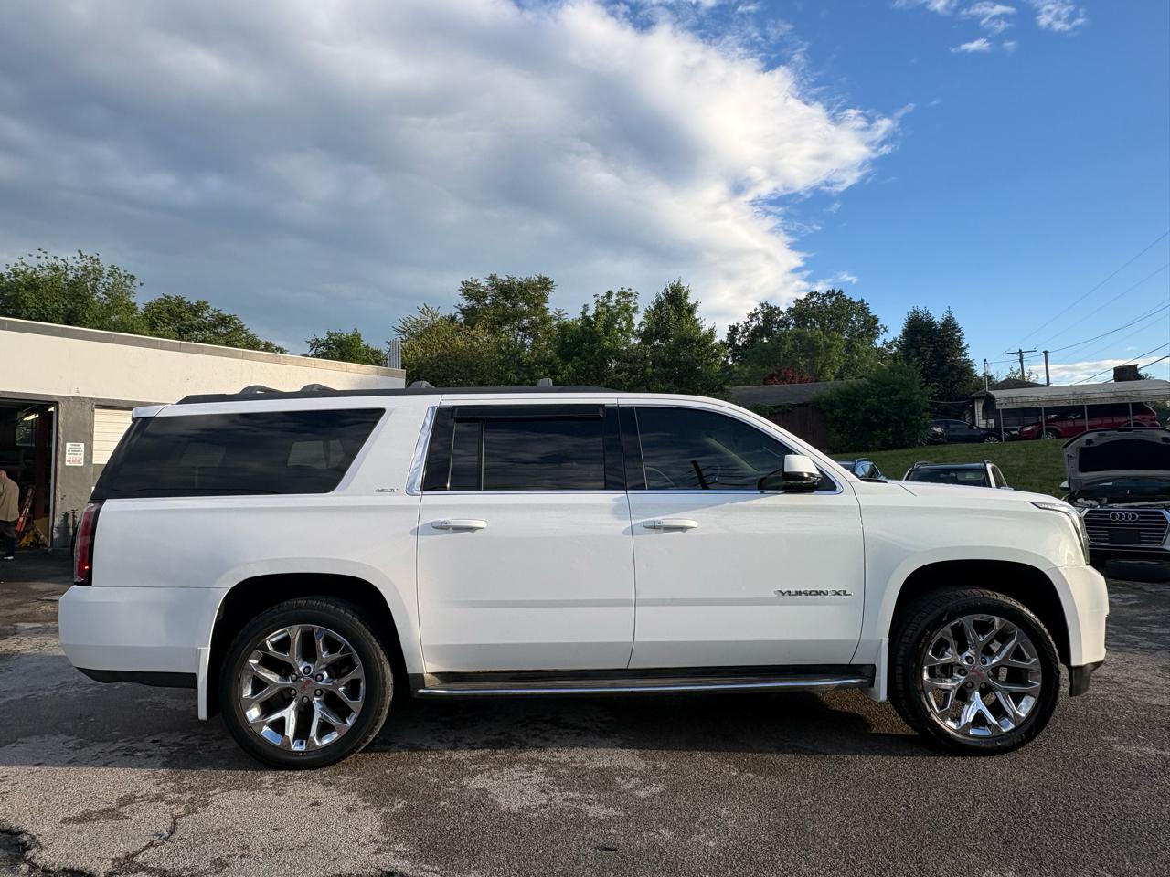 GMC Yukon XL SLT 1/2 Ton 4WD 2015