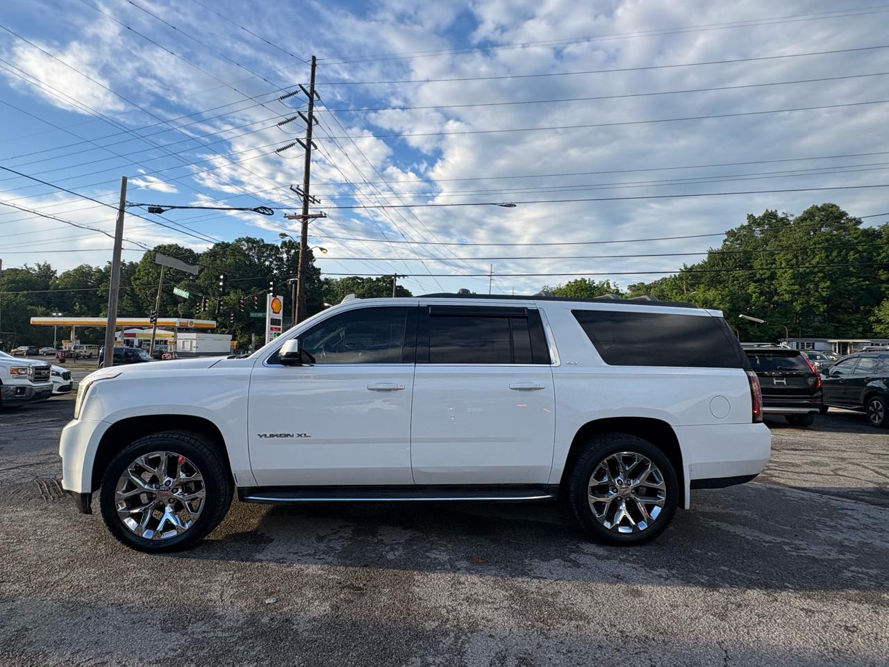 GMC Yukon XL SLT 1/2 Ton 4WD 2015