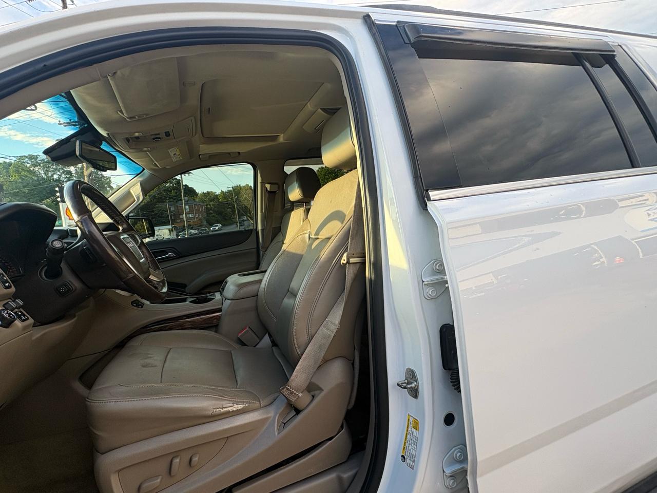 GMC Yukon XL SLT 1/2 Ton 4WD 2015