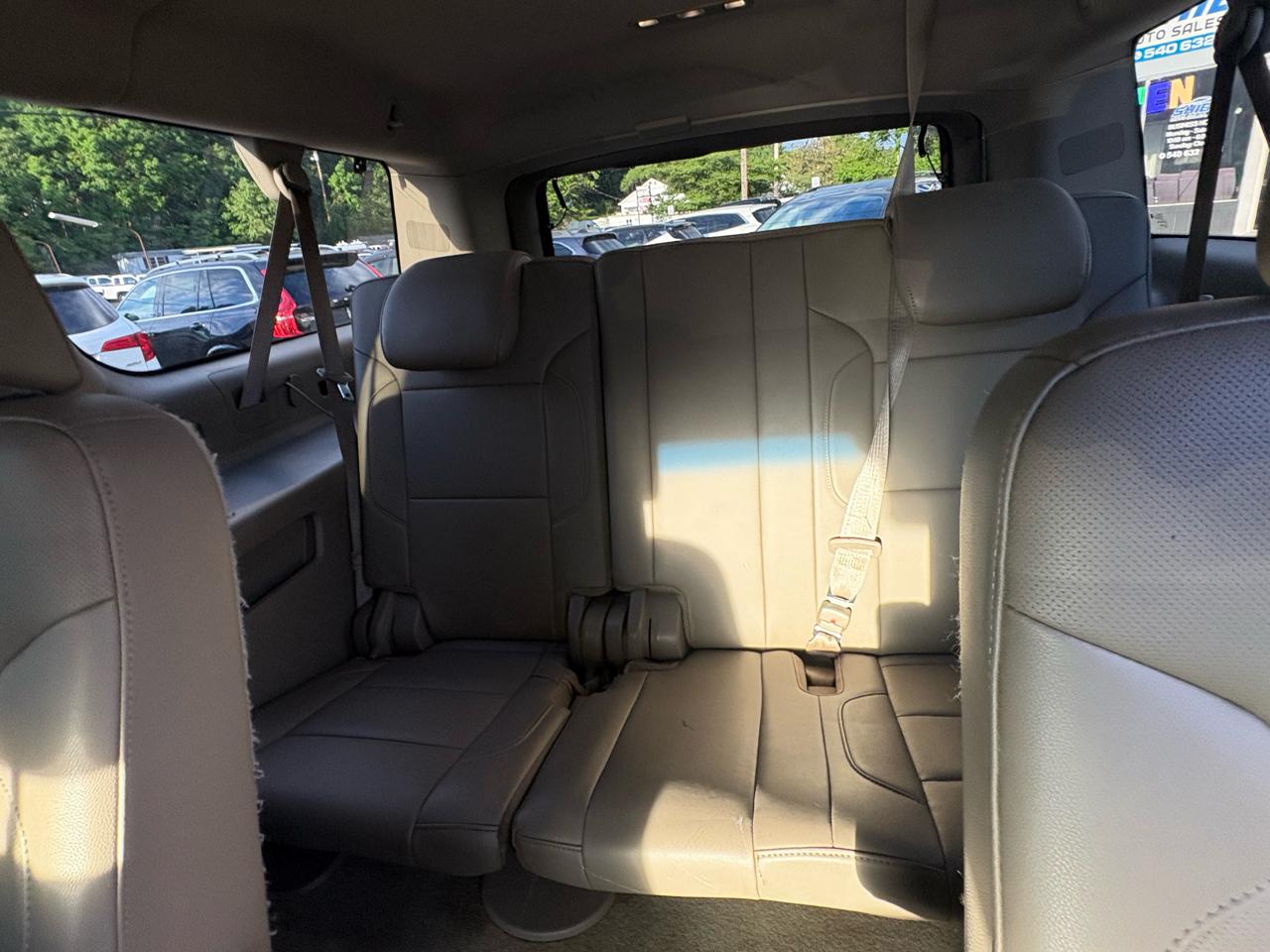 GMC Yukon XL SLT 1/2 Ton 4WD 2015
