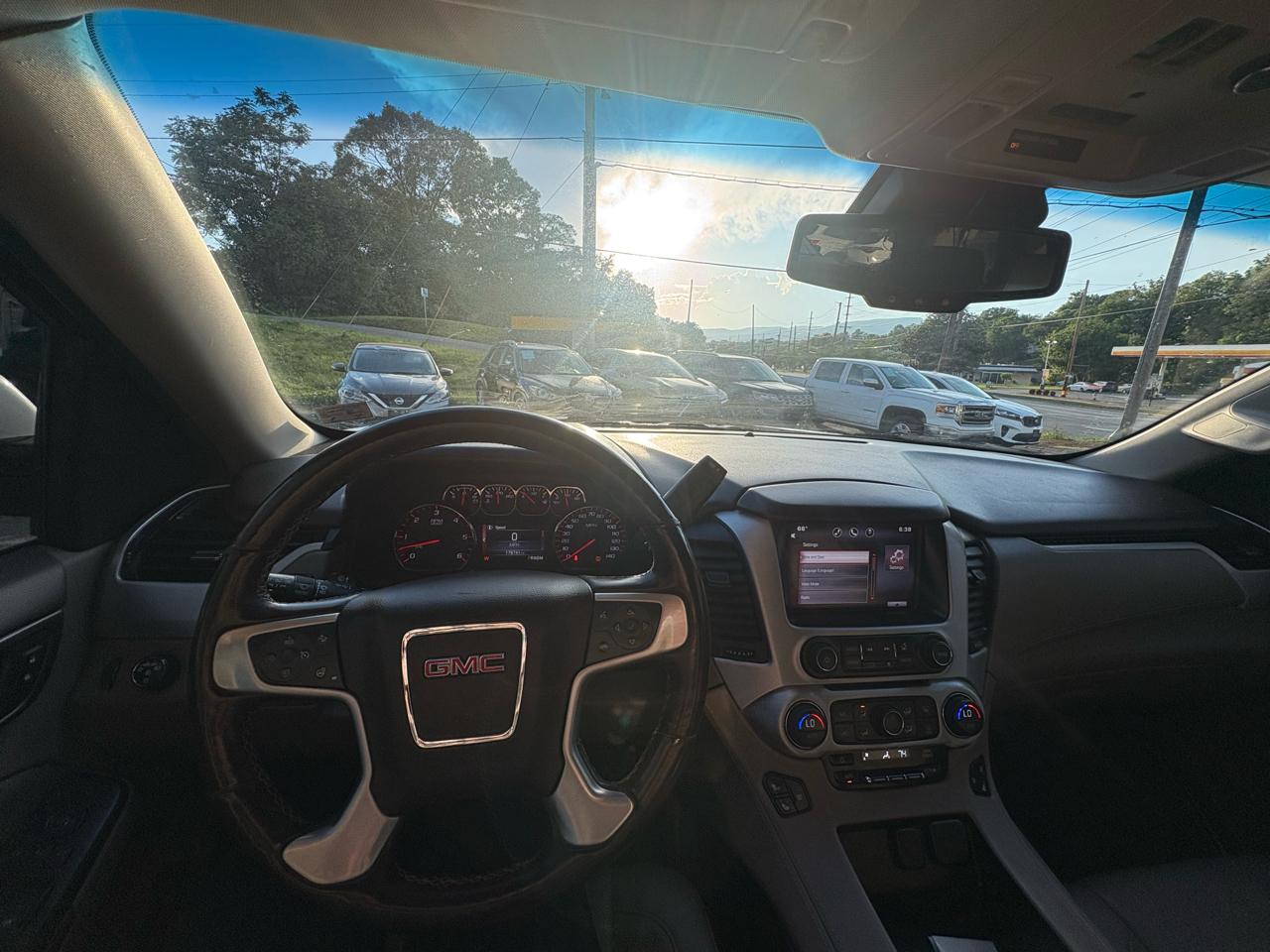 GMC Yukon XL SLT 1/2 Ton 4WD 2015