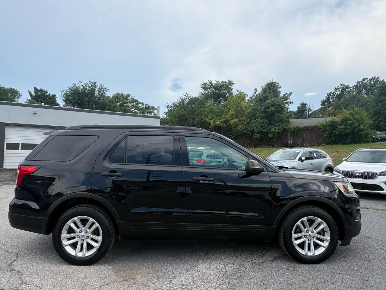 Ford Explorer Base FWD 2017