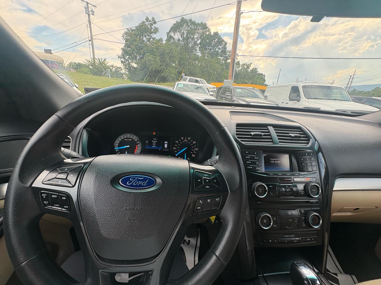 Ford Explorer Base FWD 2017