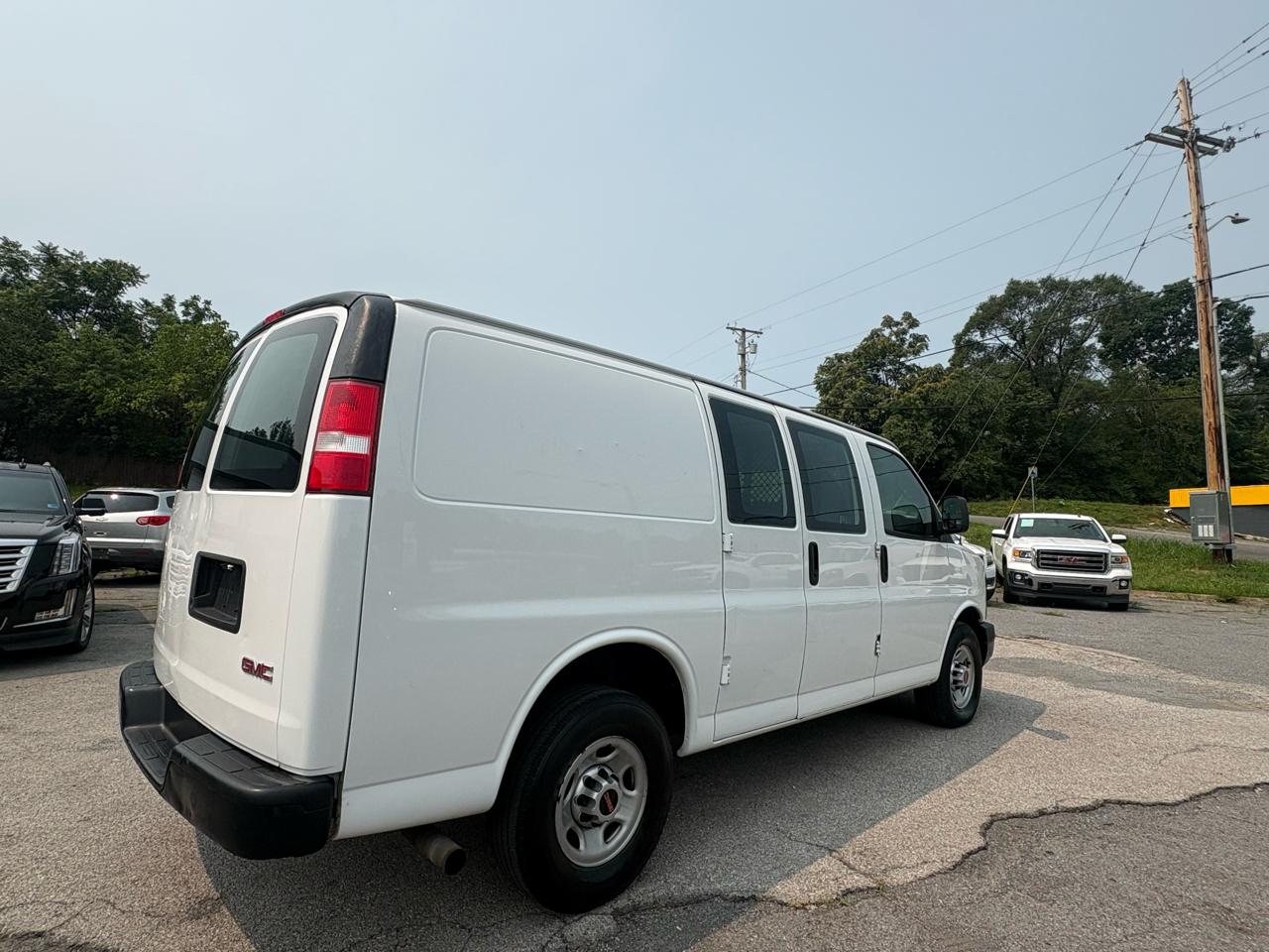 GMC Savana G2500 Cargo 2017