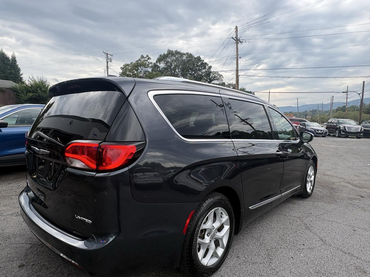 Chrysler Pacifica Limited 2020