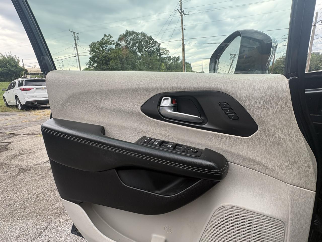 Chrysler Pacifica Limited 2020