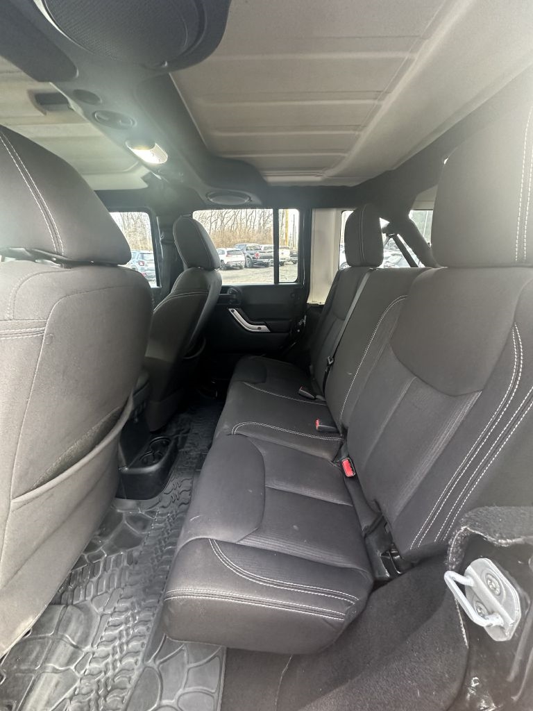 Jeep Wrangler Unlimited Sahara 4WD 2013