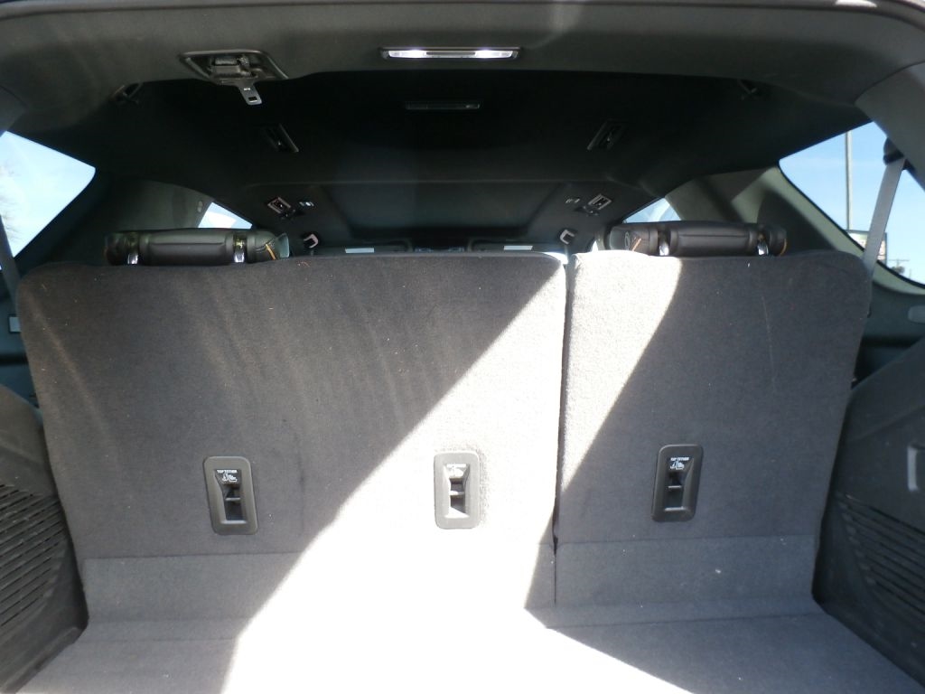 GMC Yukon Denali 4WD 2024