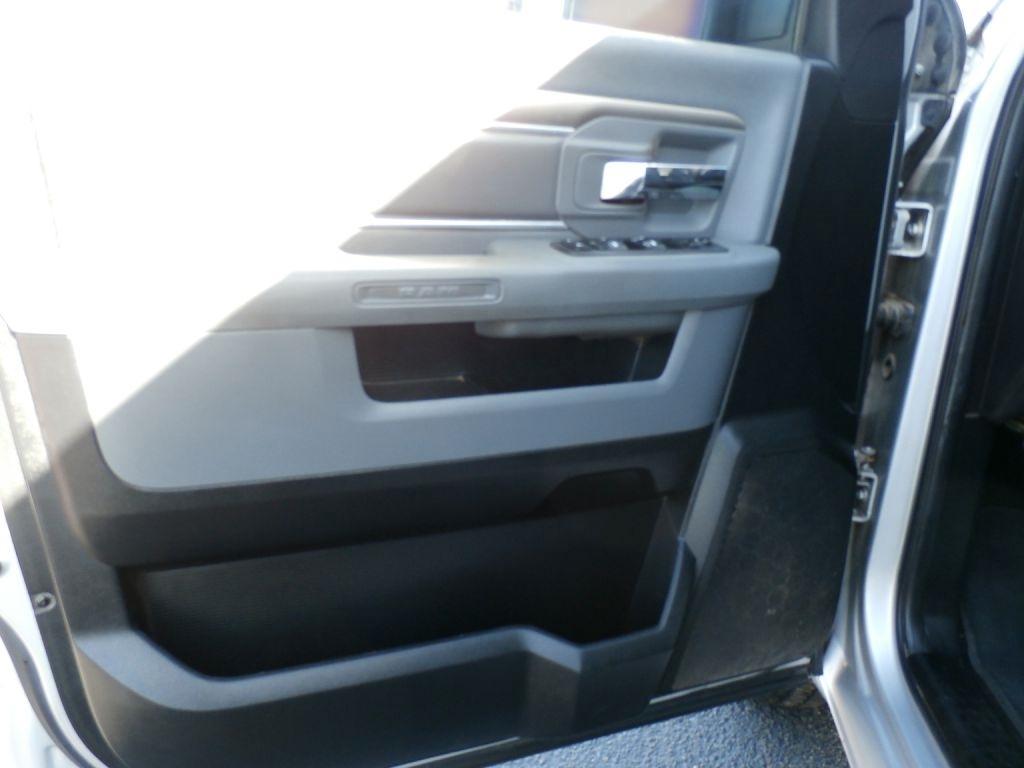 RAM 1500 SLT Crew Cab SWB 4WD 2014