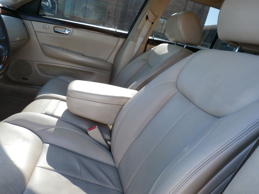 Cadillac DTS Sedan 2007