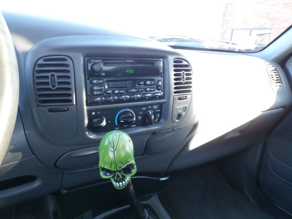 Ford F-150 XL 2WD 2003