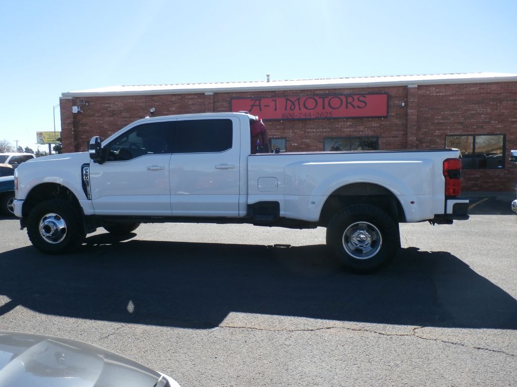 Ford F-350 SD XL Crew Cab Long Bed DRW 4WD 2023