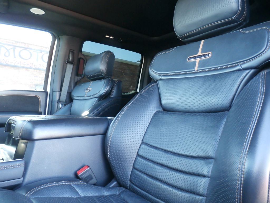 Ford F-350 SD XL Crew Cab Long Bed DRW 4WD 2023