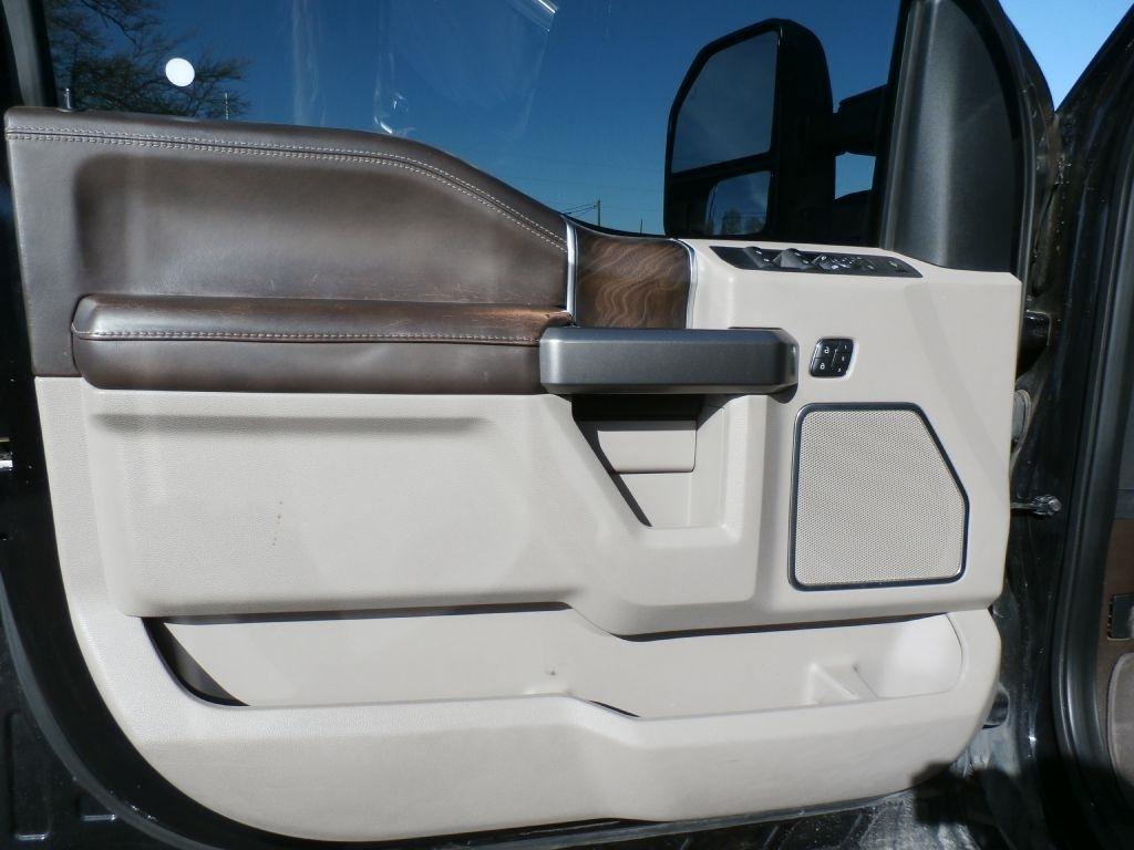 Ford F-250 SD Lariat Crew Cab 4WD 2019