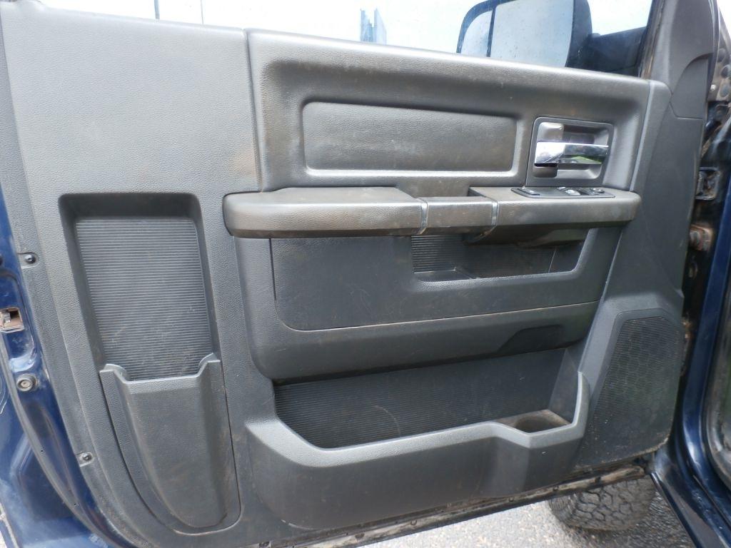 RAM 3500 ST 4WD DRW 2012