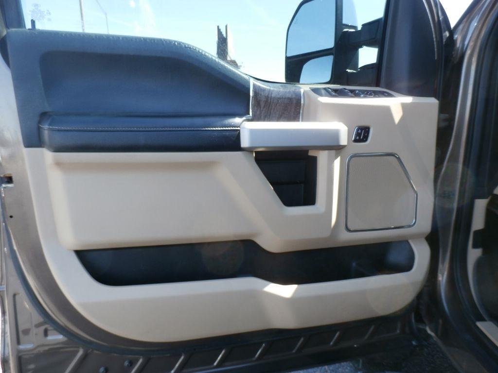 Ford F-250 SD Lariat Crew Cab 4WD 2017